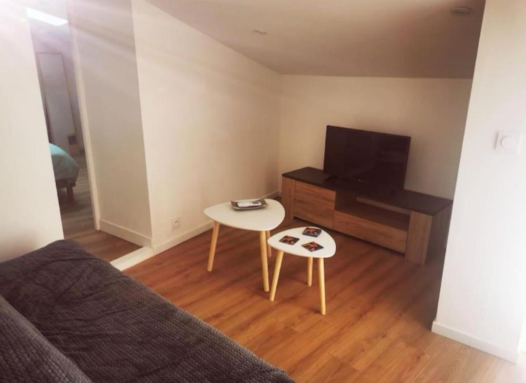 
                                                Location
                                                 T2 avec terasse refait à neuf