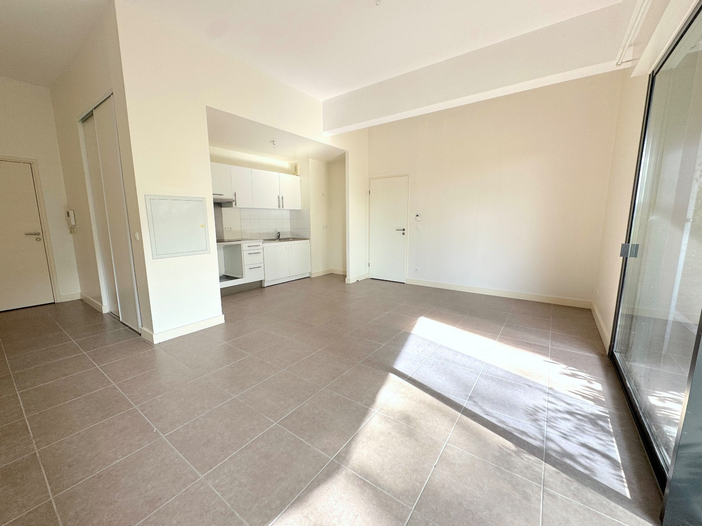 
                                                Vente
                                                 T2 - BERGES DU LAC