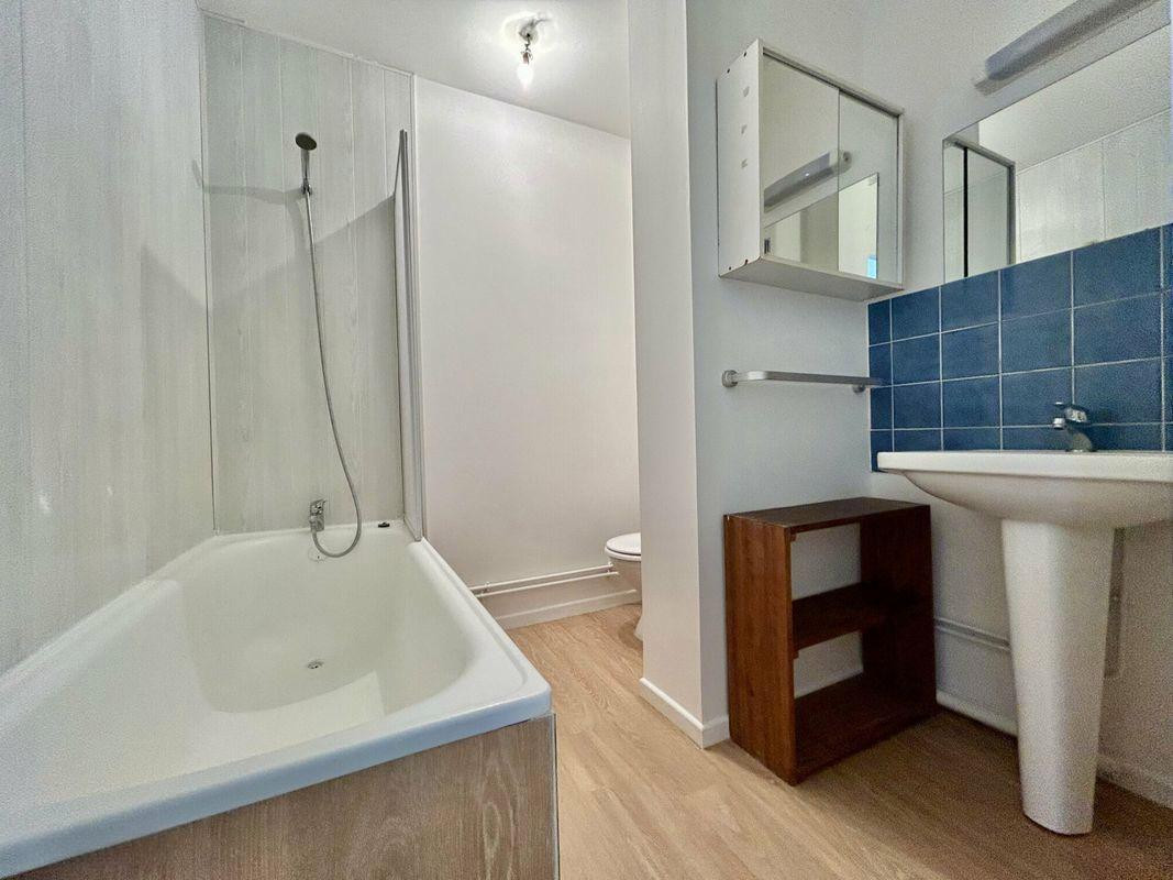 
                                                Location
                                                 T2 Bis 55 m2 lumineux, avec parking