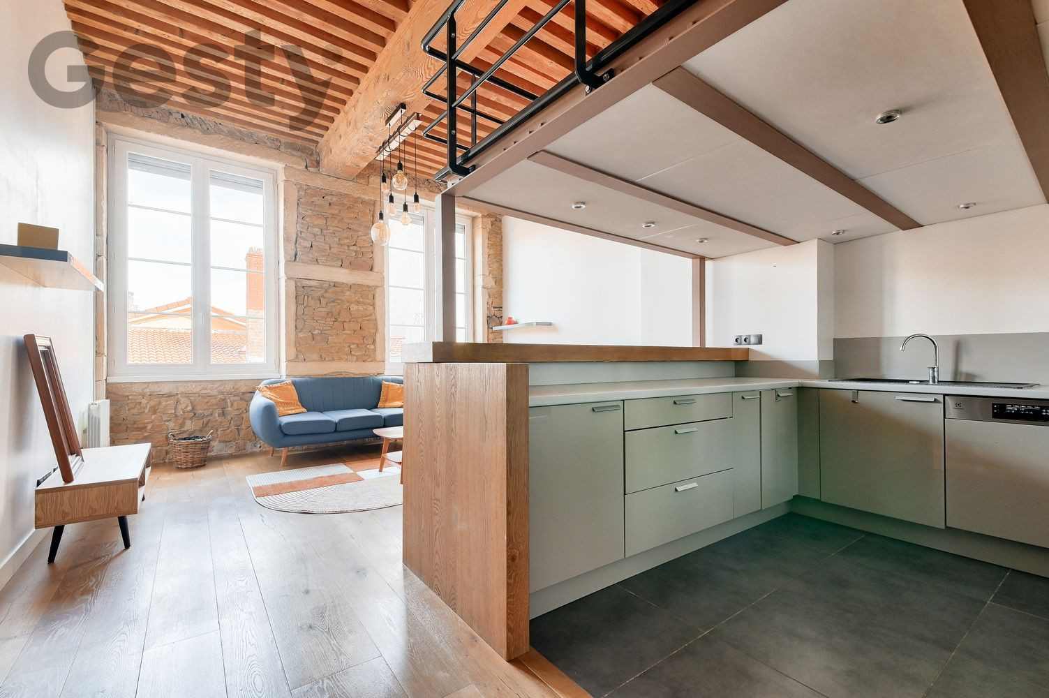 
                                                Location
                                                 T2 bis 71 m2 refait à neuf – Croix-Rousse
