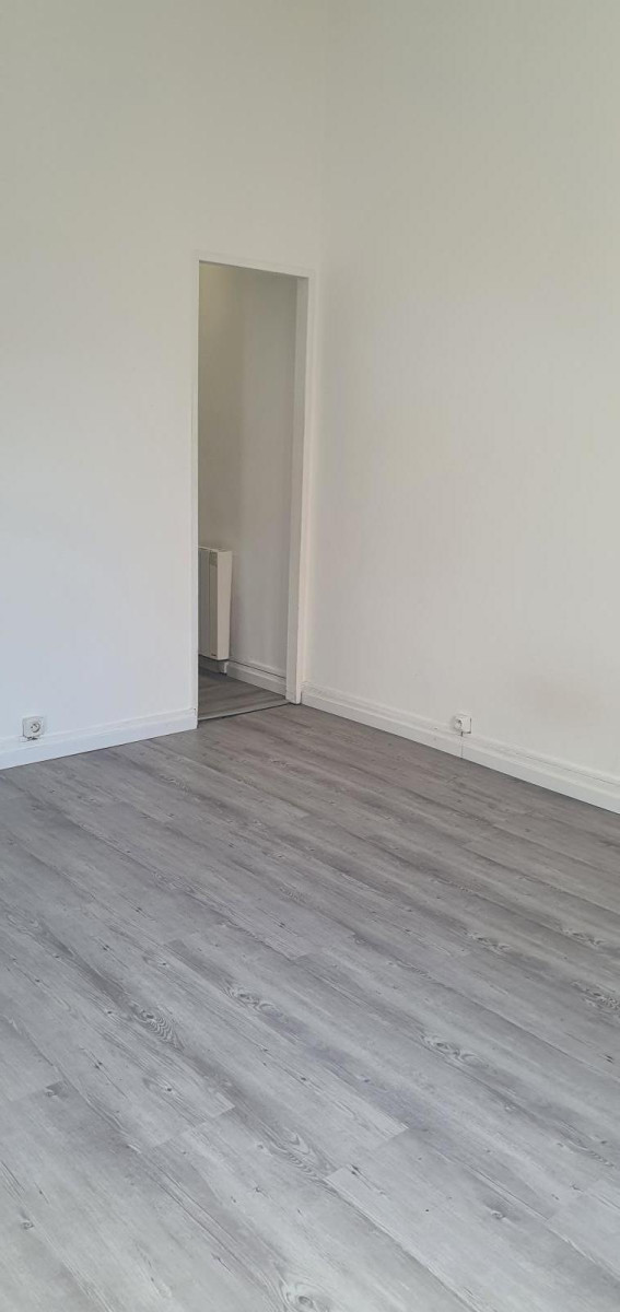 
                                                Location
                                                 T2  Bordeaux centre , Judaique .