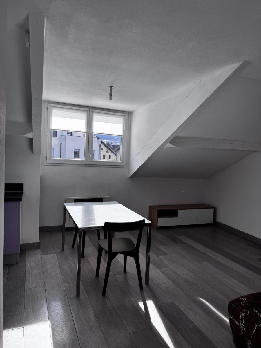 
                                                Location
                                                 T2- calme idéalement situé