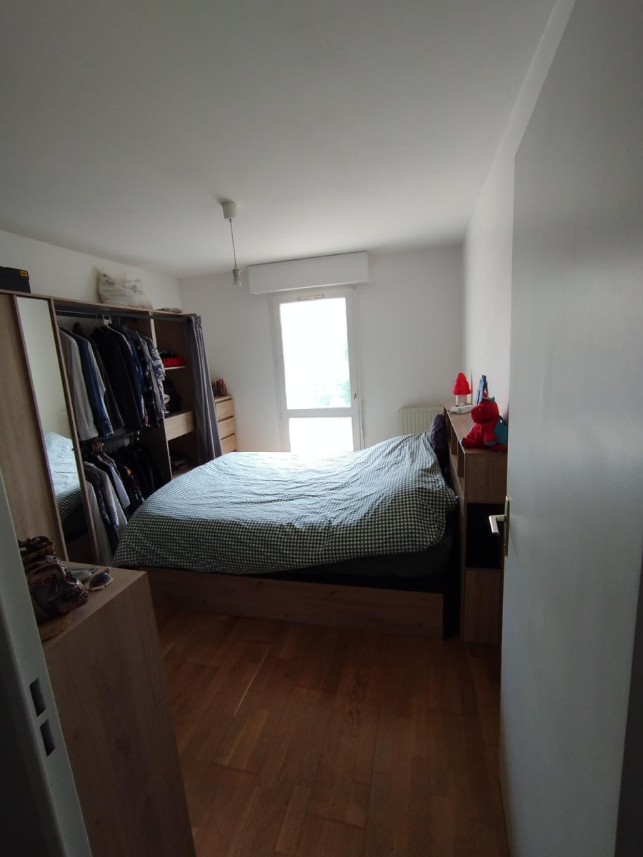 
                                                Location
                                                 T2 calme, toute commodités à proximité