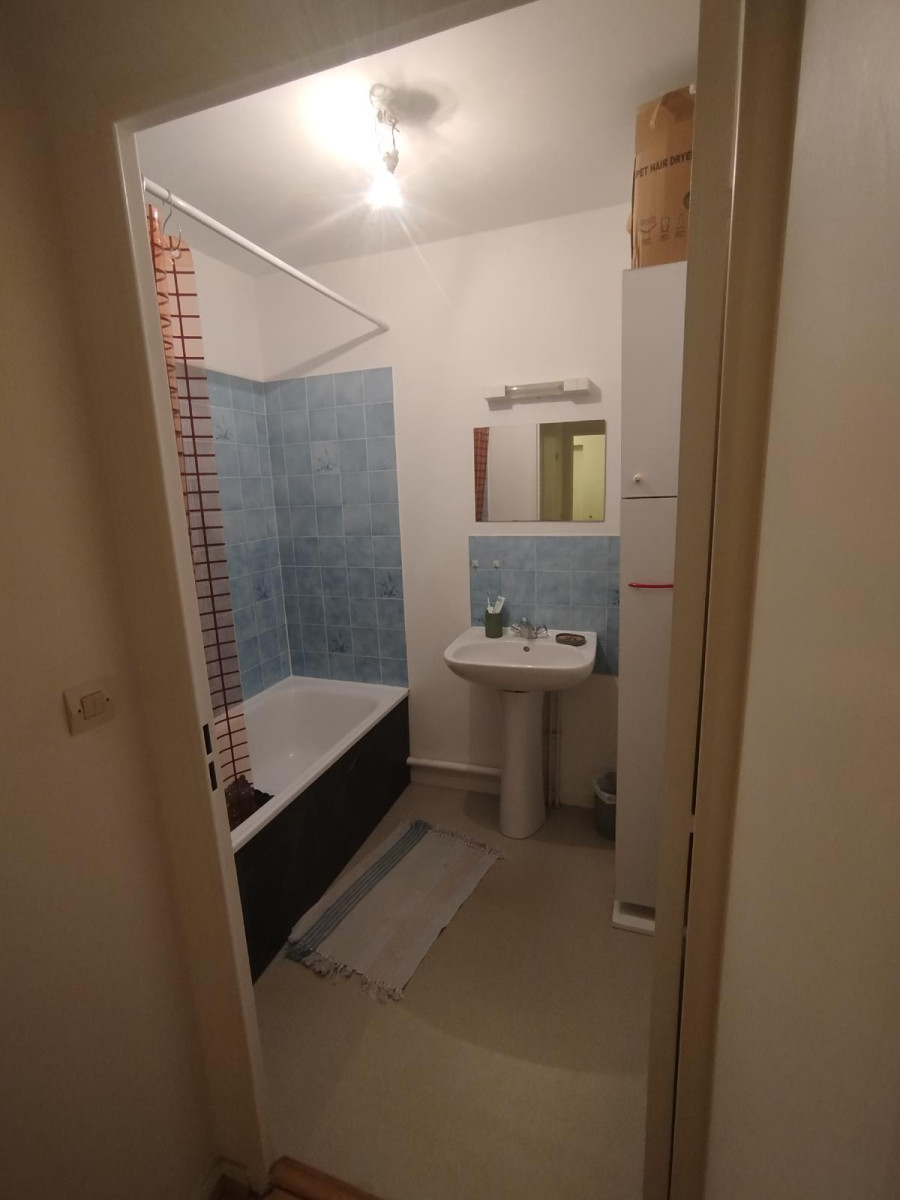 
                                                Location
                                                 T2 calme, toute commodités à proximité