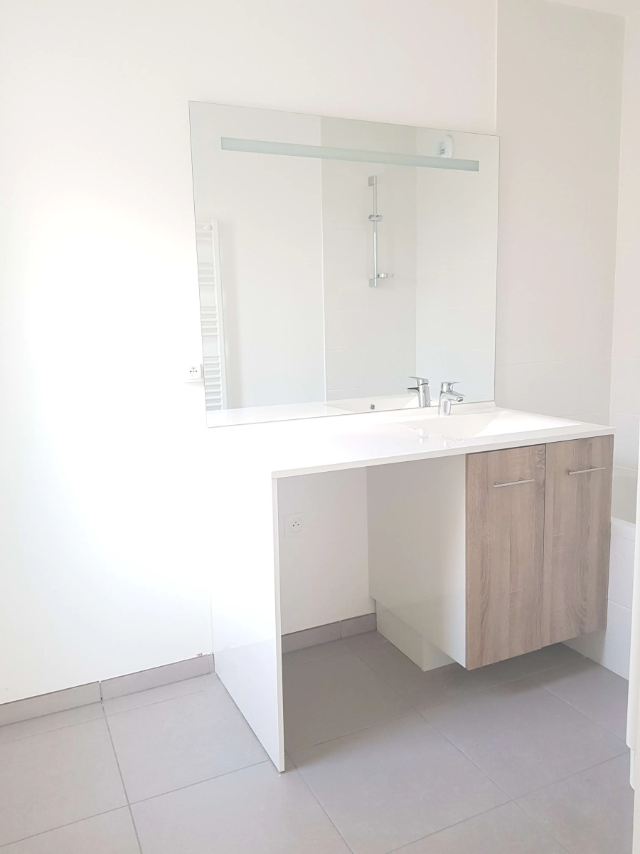 
                                                Location
                                                 T2  Carignan-de-Bordeaux