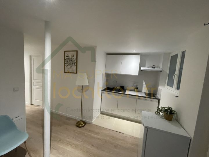 
                                                Location
                                                 T2 Centre ville ST QUENTIN / Proche école ELISA