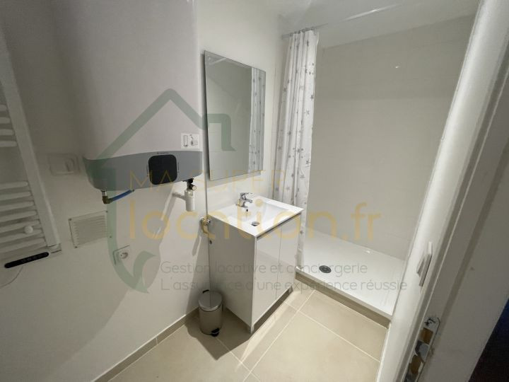 
                                                Location
                                                 T2 Centre ville ST QUENTIN / Proche école ELISA