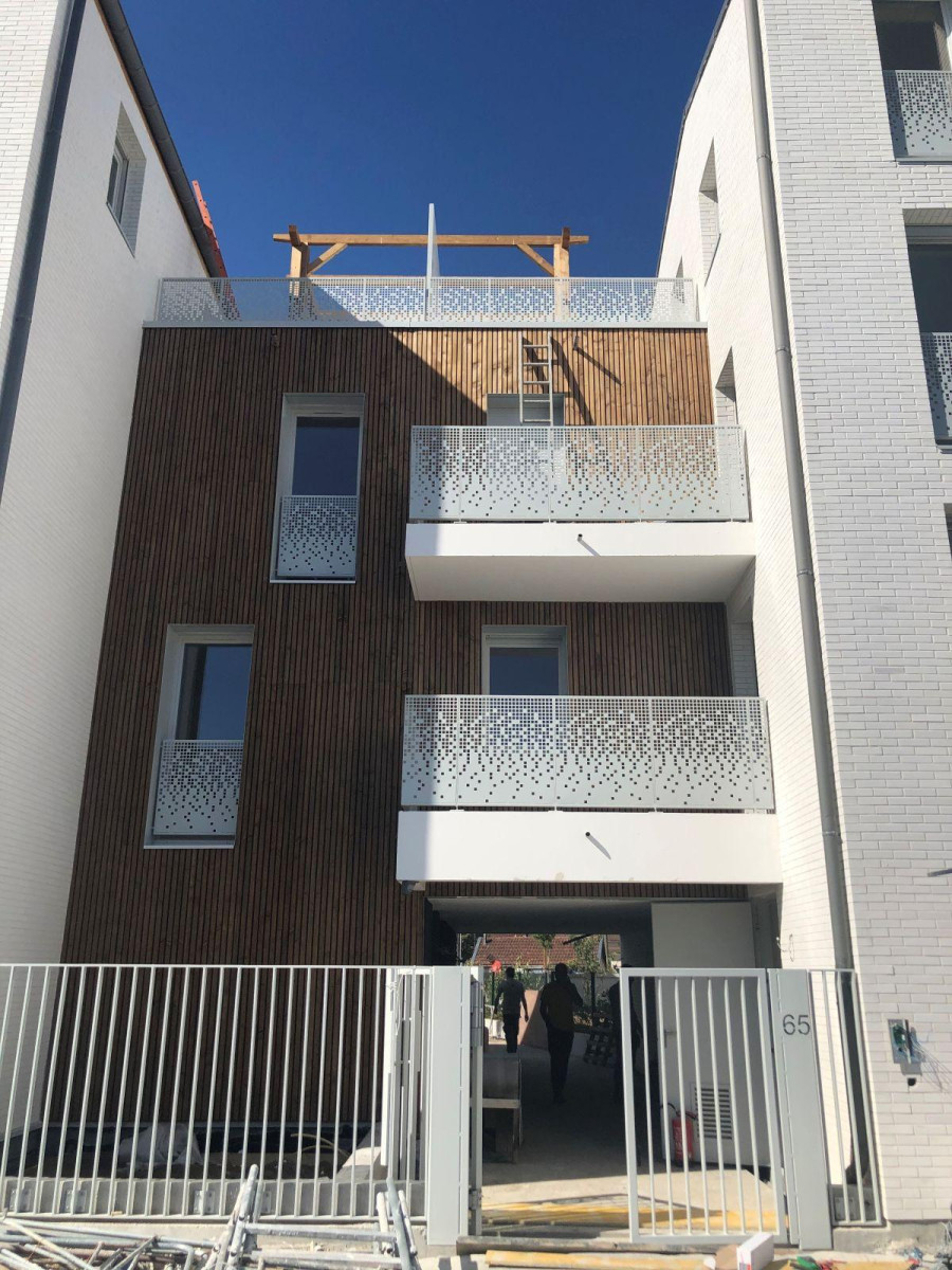 
                                                Location
                                                 T2 contemporain à 12 mn de la Défense par tram