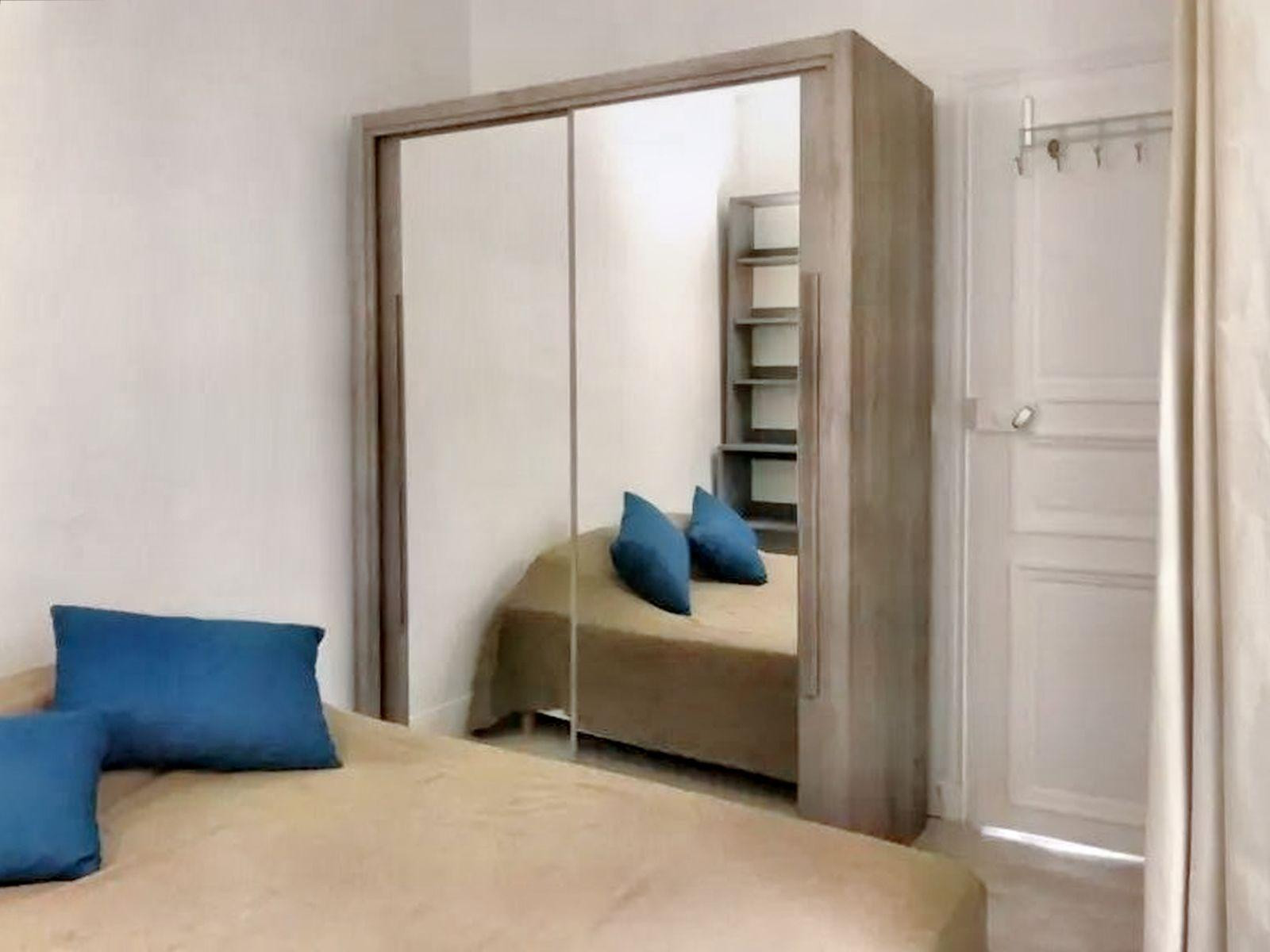 
                                                Location
                                                 T2 cosy et calme, équipement complet