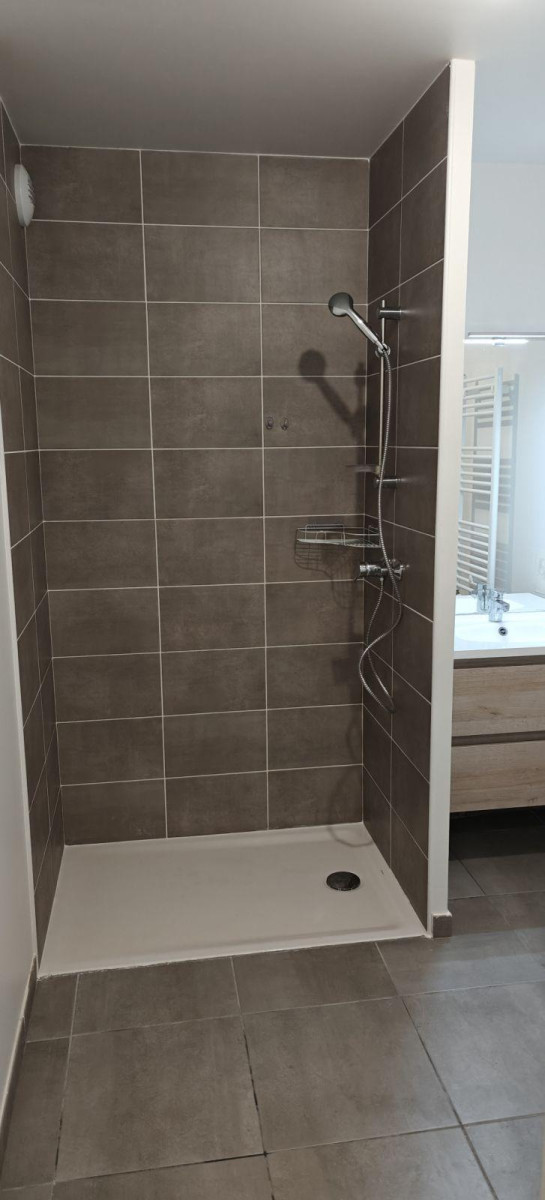 
                                                Location
                                                 T2 Cosy,Verdoyant 43,5m² entre Doua et Gratte-Ciel