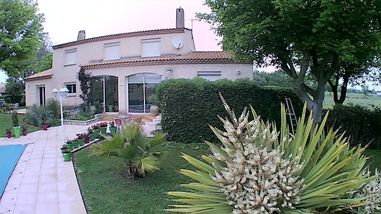 
                                                Location
                                                 T2 dans maison du propriétaire dans petit village