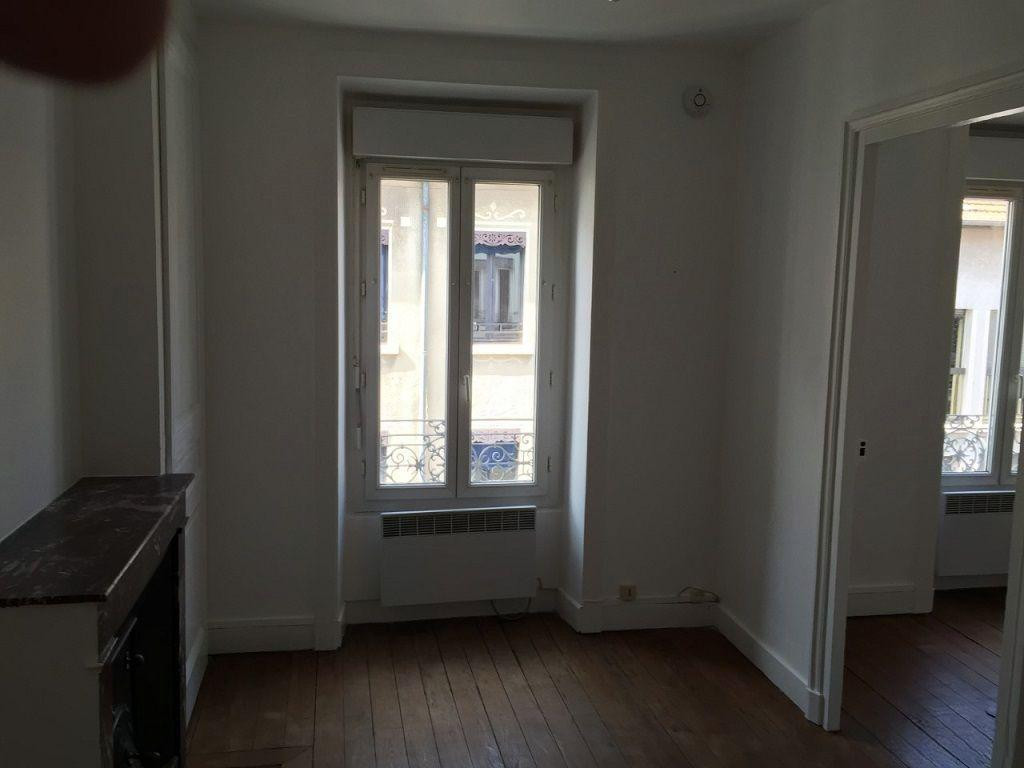 
                                                Location
                                                 T2 de 35m2