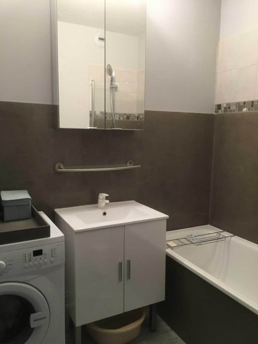 
                                                Location
                                                 T2 de 50 m2 + parking + balcon