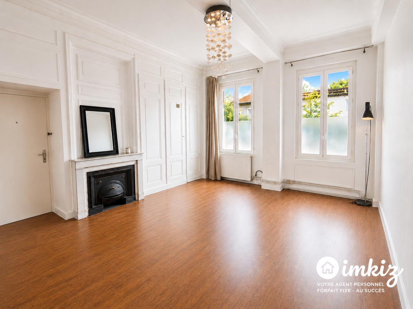 
                                                Vente
                                                 T2 de 50m² avec cachet à rénover - Fort potentiel