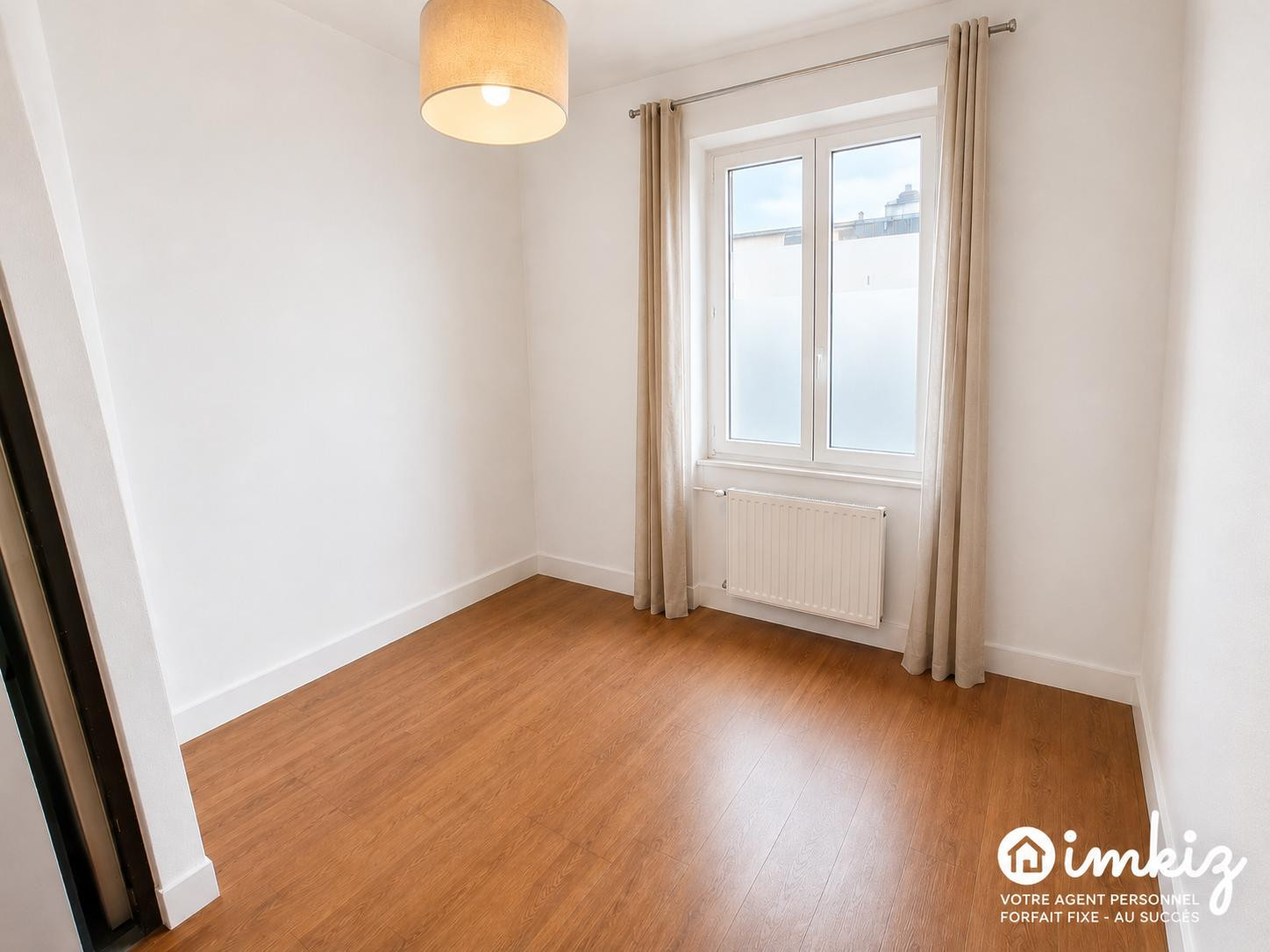 
                                                Vente
                                                 T2 de 50m² avec cachet à rénover - Fort potentiel