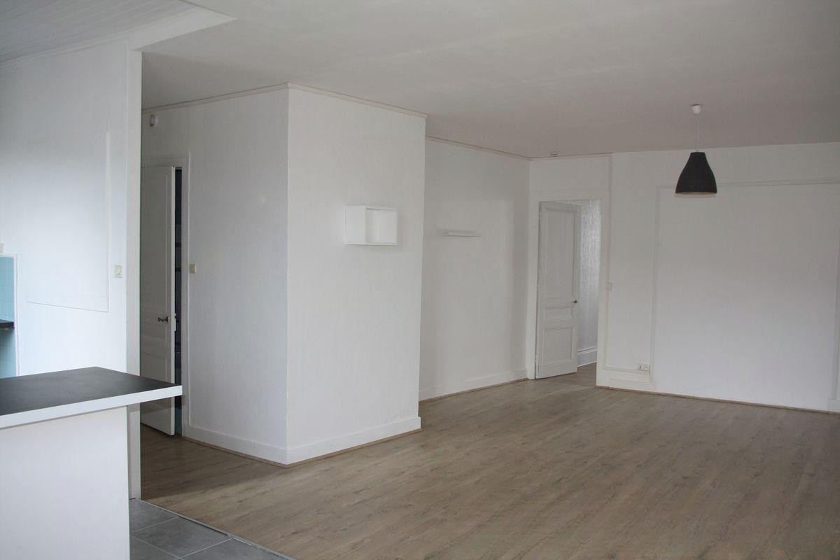 
                                                Location
                                                 T2 de 56m2 rénové et lumineux
