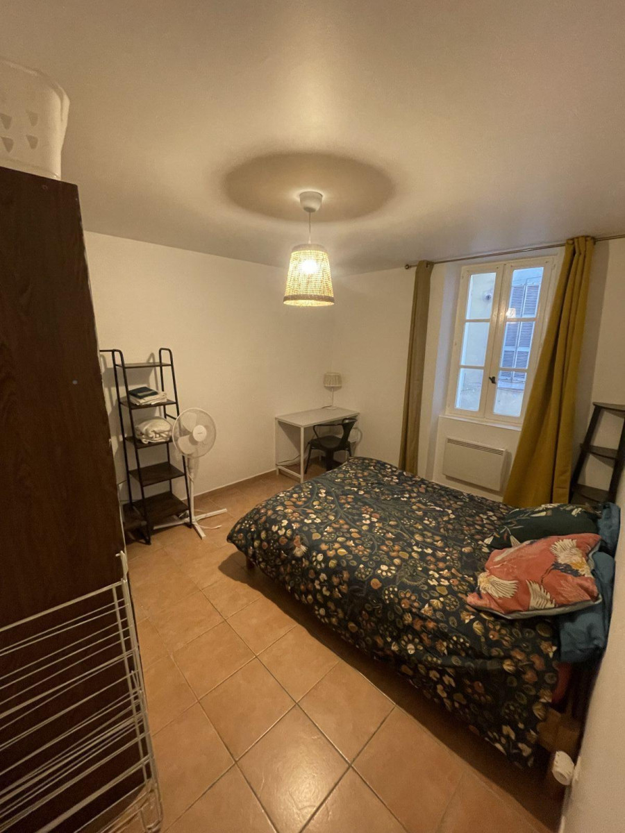 
                                                Location
                                                 T2 double façade au Panier, 13002