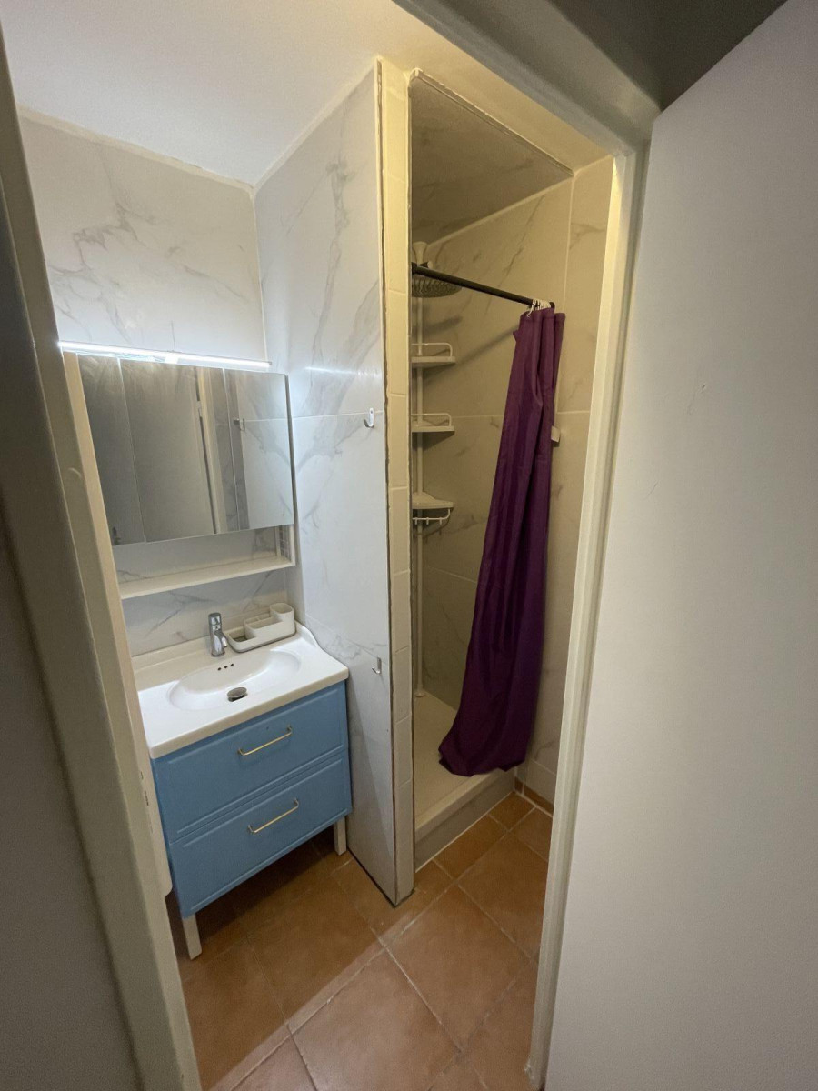 
                                                Location
                                                 T2 double façade au Panier, 13002