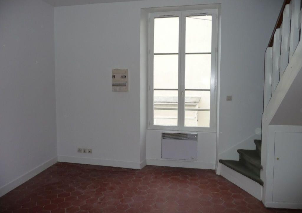 
                                                Location
                                                 T2 duplex de caractère 37 m² — Nemours