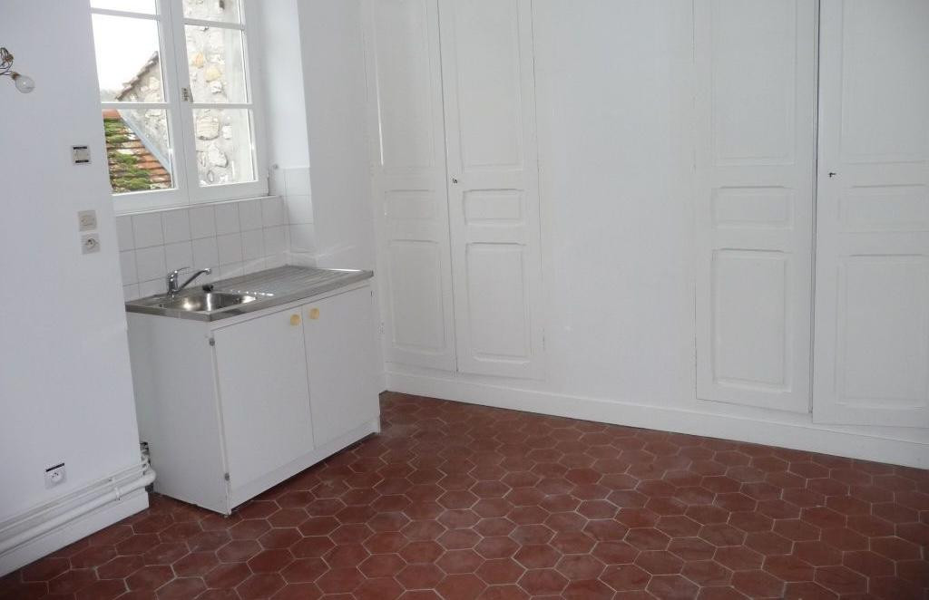 
                                                Location
                                                 T2 duplex de caractère 37 m² — Nemours
