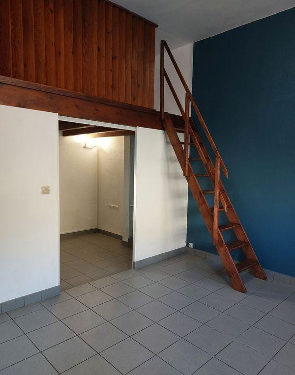 
                                                Location
                                                 T2 en duplex à Talence Cauderès