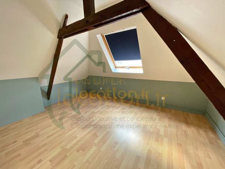 
                                                Location
                                                 T2 en duplex au centre ville de ST QUENTIN