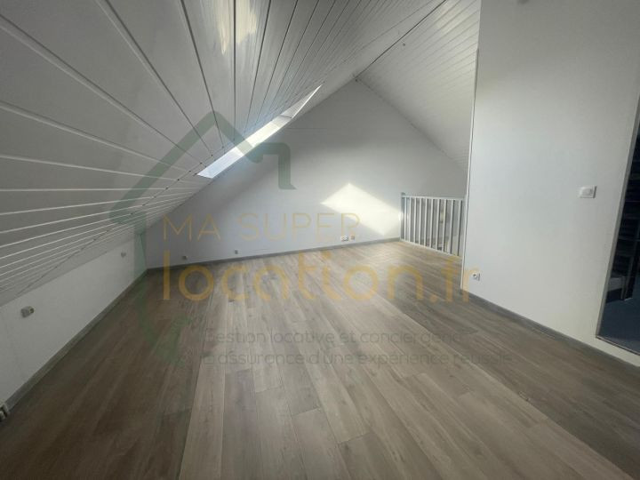 
                                                Location
                                                 T2 en duplex de plus de 40m2 situé en centre-ville de Saint-Quentin