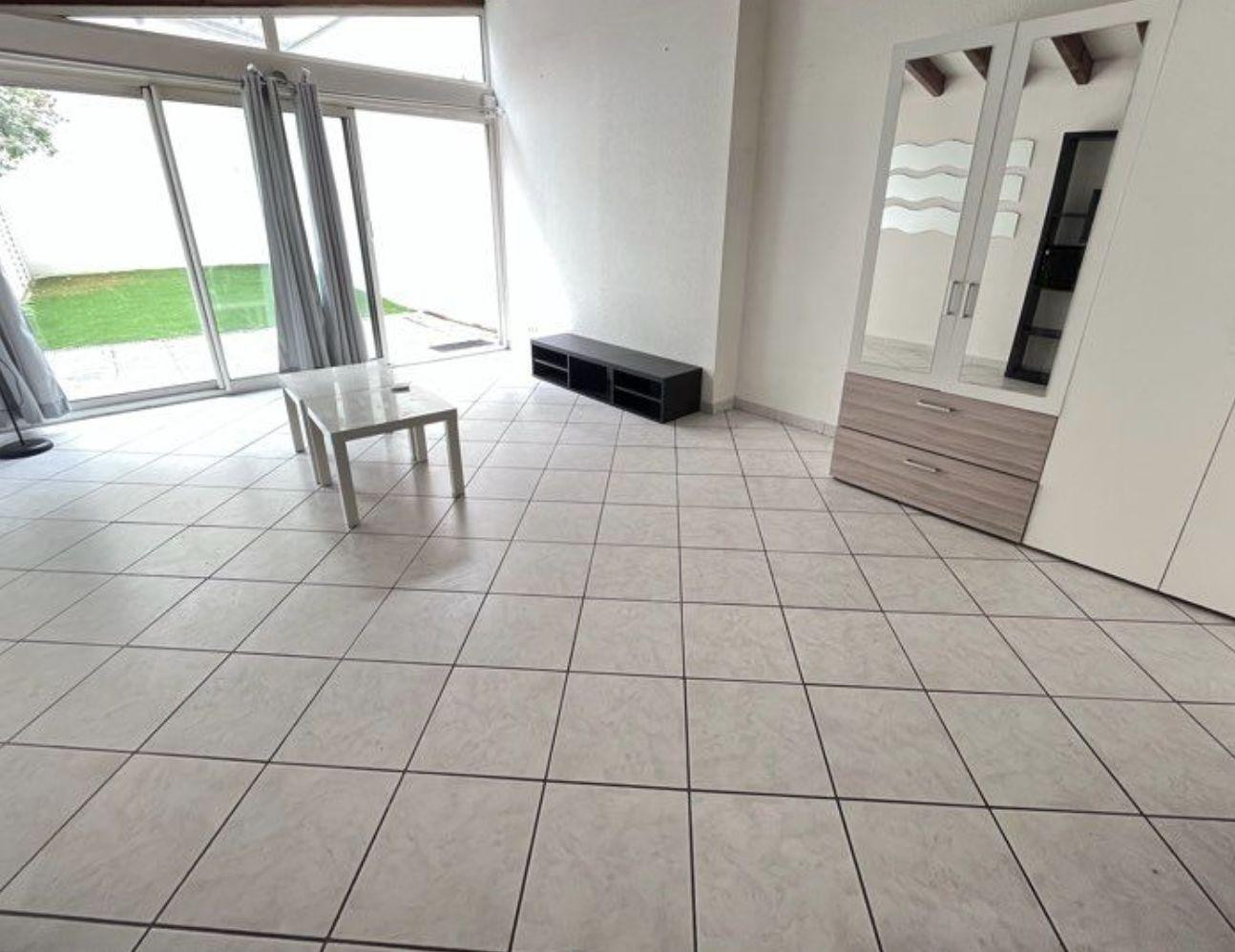
                                                Location
                                                 T2 garage et jardin