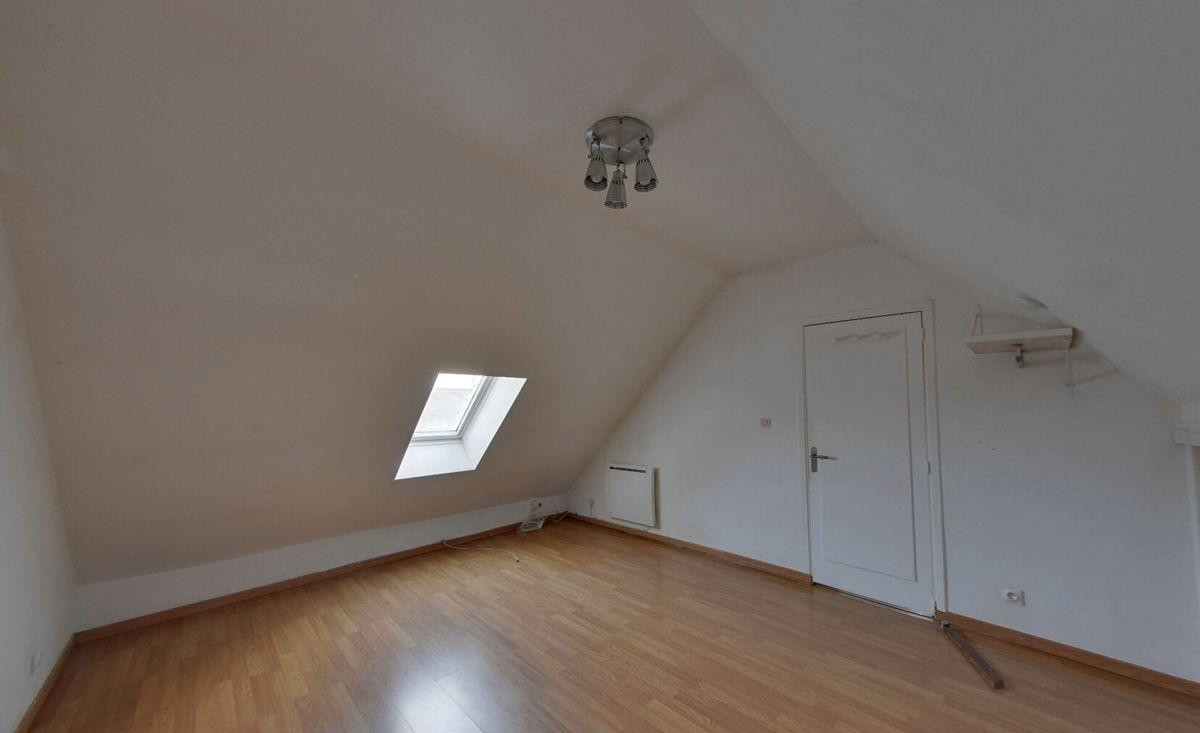 
                                                Location
                                                 T2 Le Plessis-Belleville