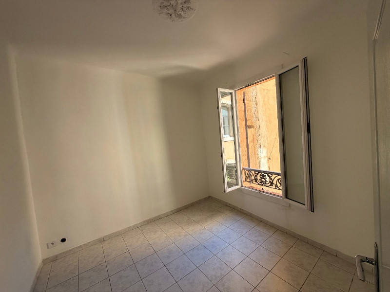 
                                                Vente
                                                 T2 - Le trois fenetre Marseillais - Quartier Belsunce