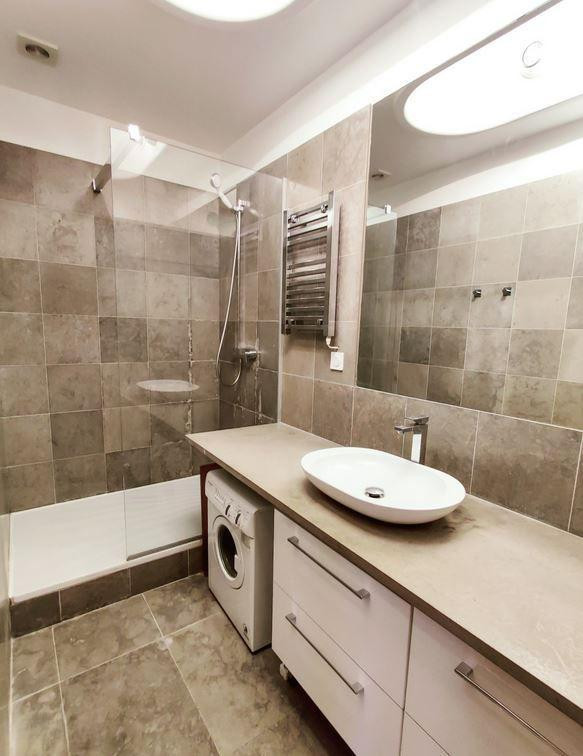 
                                                Location
                                                 T2 Les Halles