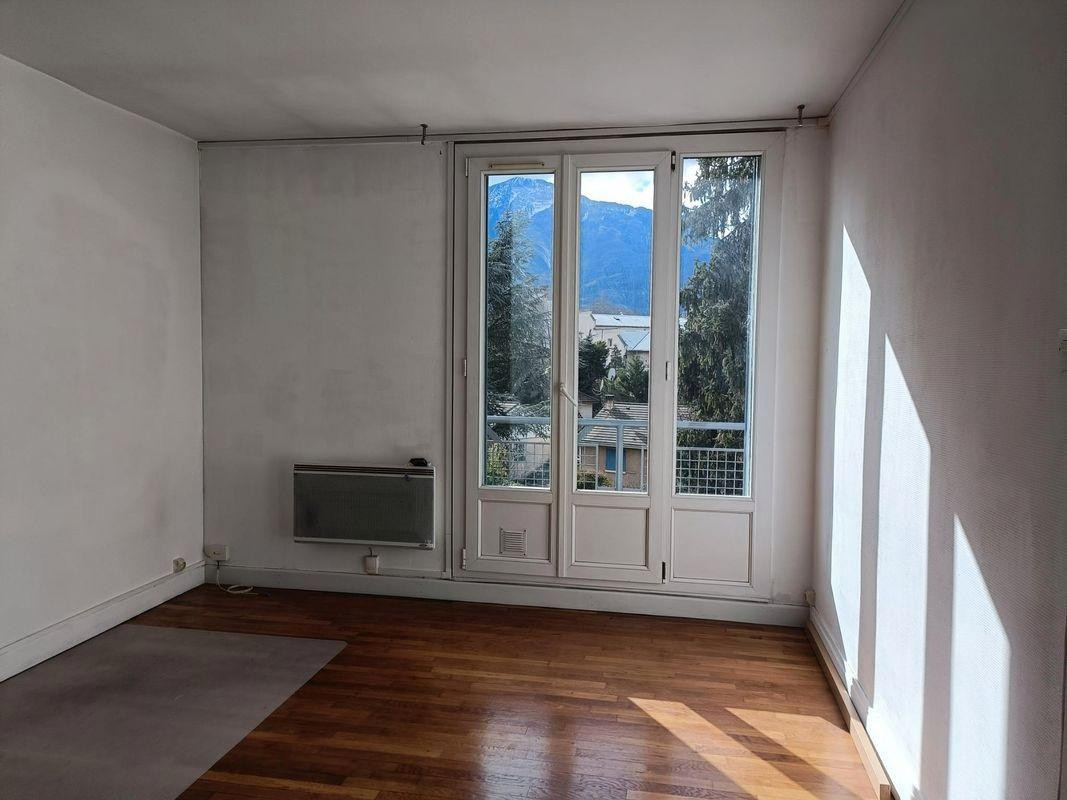 
                                                Location
                                                 T2 LIBRE et VIDE (43 M2) GRENOBLE FAIBLES CHARGES