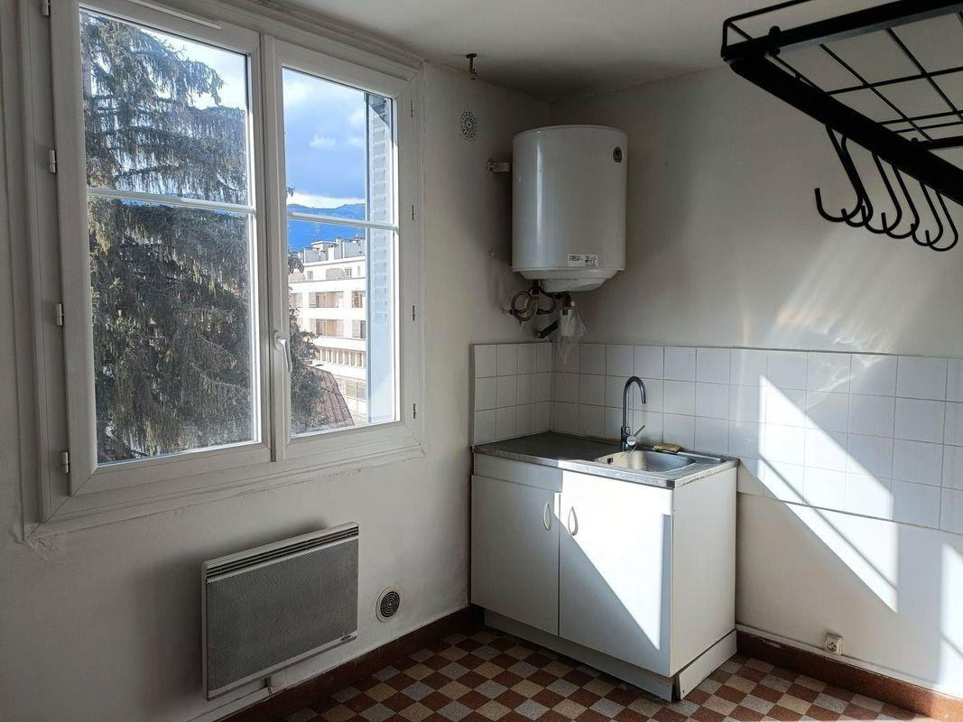 
                                                Location
                                                 T2 LIBRE et VIDE (43 M2) GRENOBLE FAIBLES CHARGES