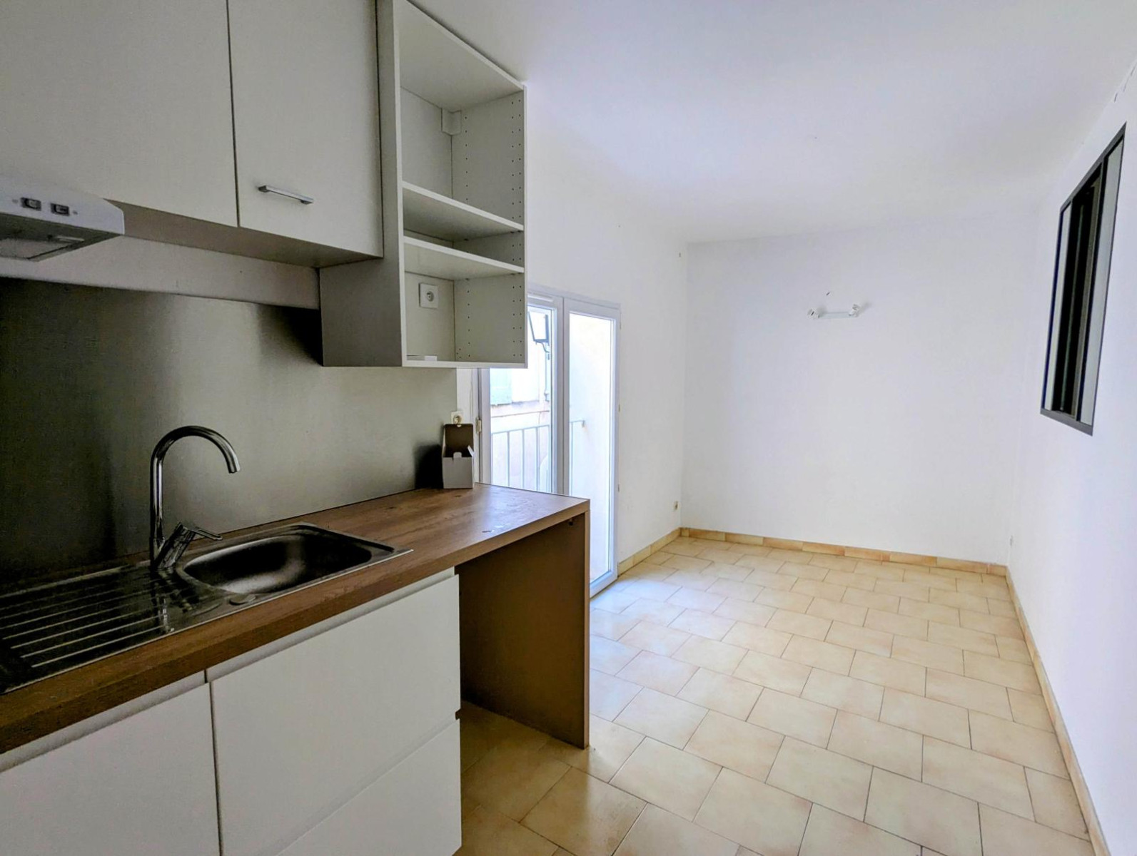 
                                                Location
                                                 T2 l'Isle sur Sorgue refait neuf
