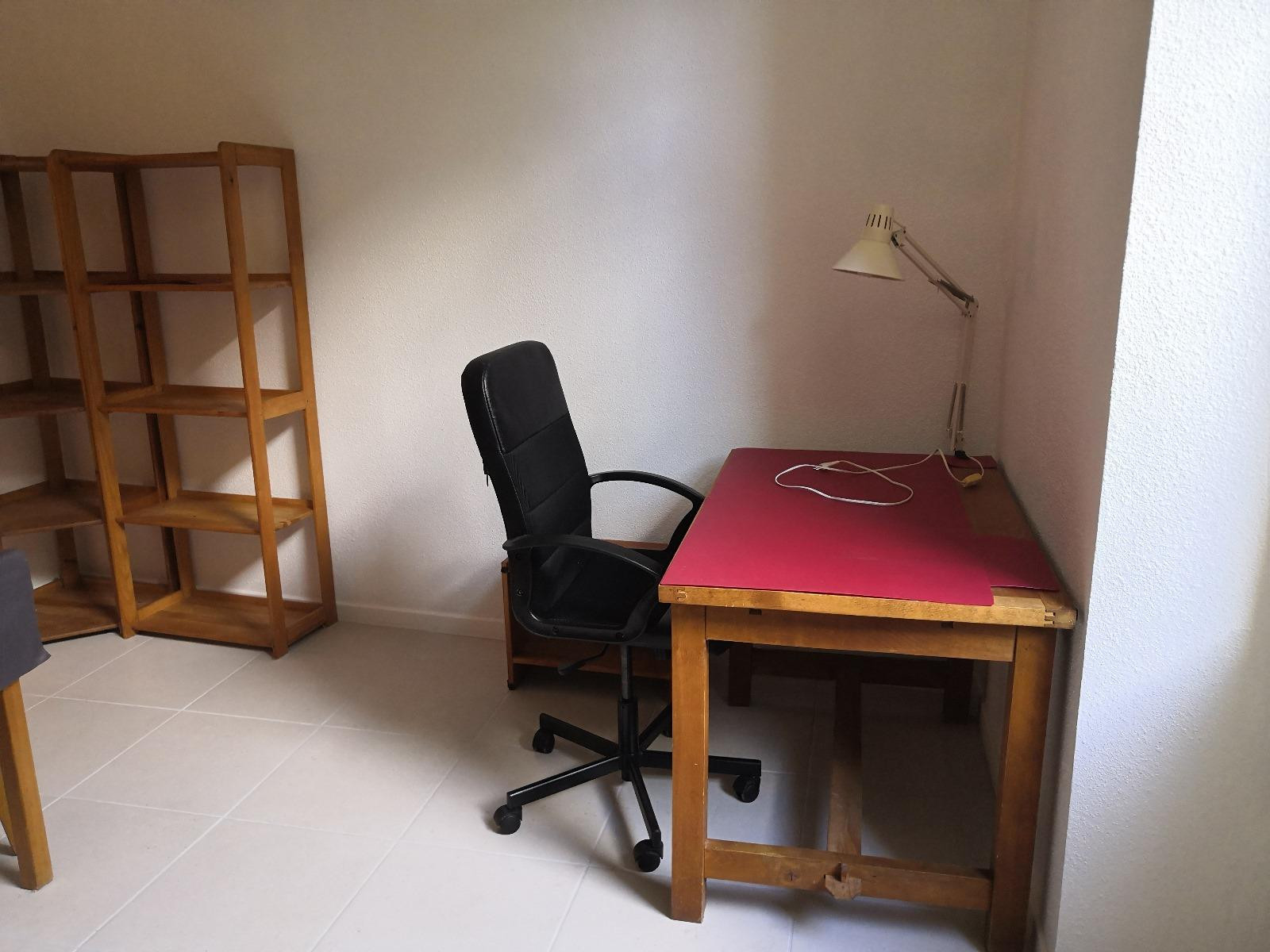 
                                                Location
                                                 T2 logement étudiant, calme, fac de droit