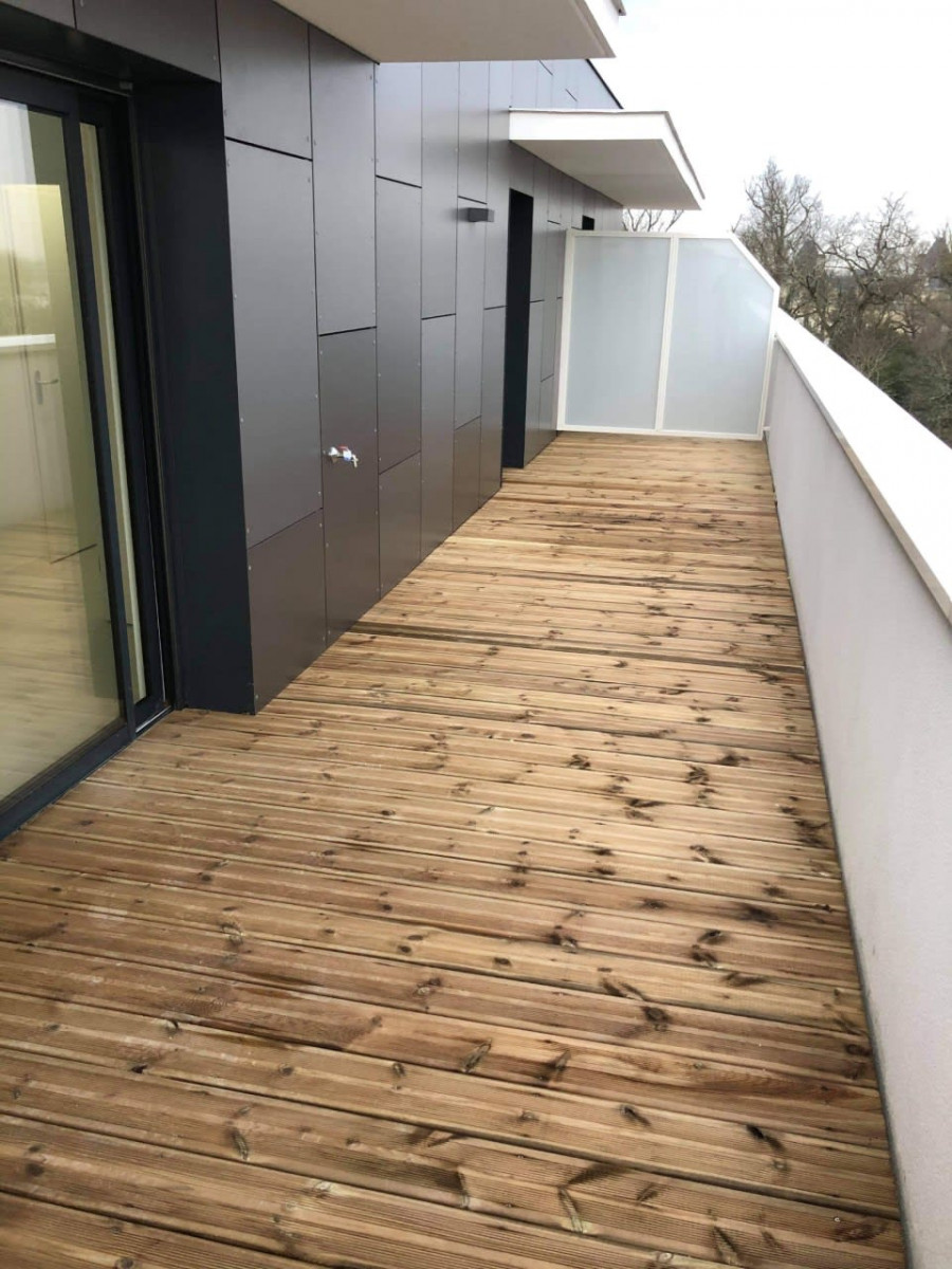 
                                                Location
                                                 T2  Lormont