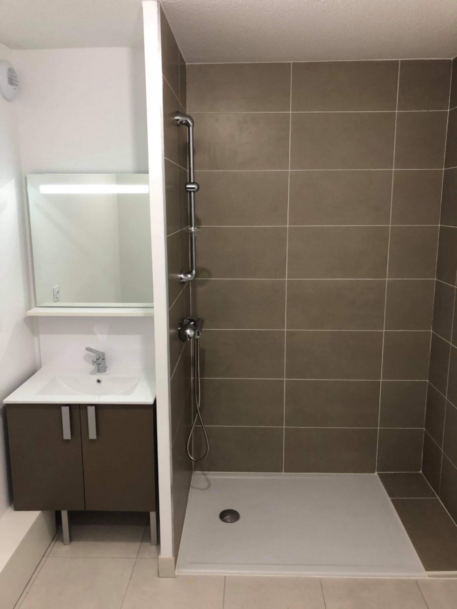 
                                                Location
                                                 T2  Lormont