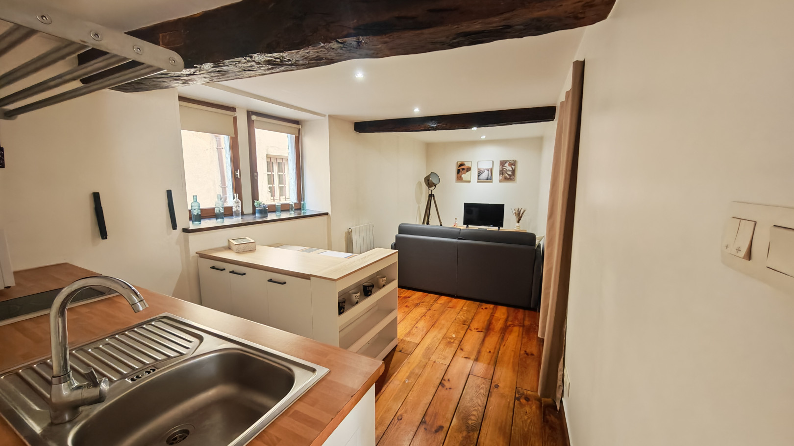 
                                                Vente
                                                 T2 LOUÉ 680€ – 6,3% – RENTABILITÉ IMMÉDIATE - CENTRE TREVOUX