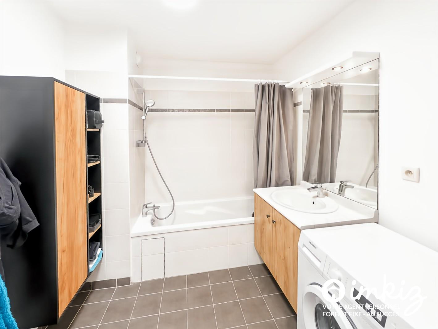 
                                                Vente
                                                 T2 lumineux avec balcon et garage