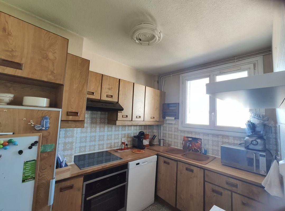 
                                                Location
                                                 T2 - LYON 3 - Sans Souci - Traversant - Balcon