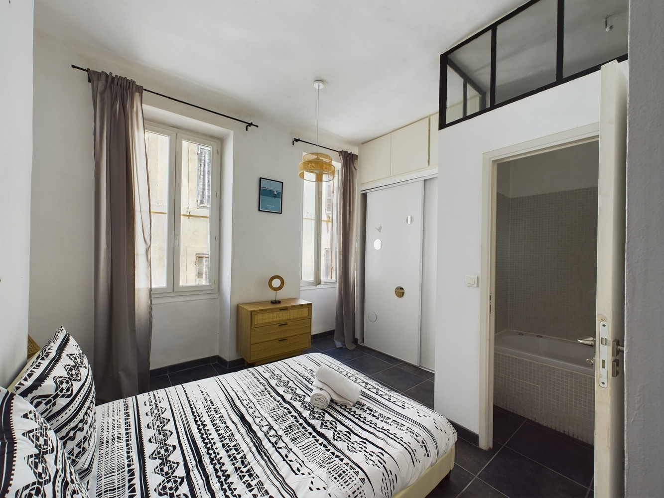 
                                                Location
                                                 T2 / Marseille 2e