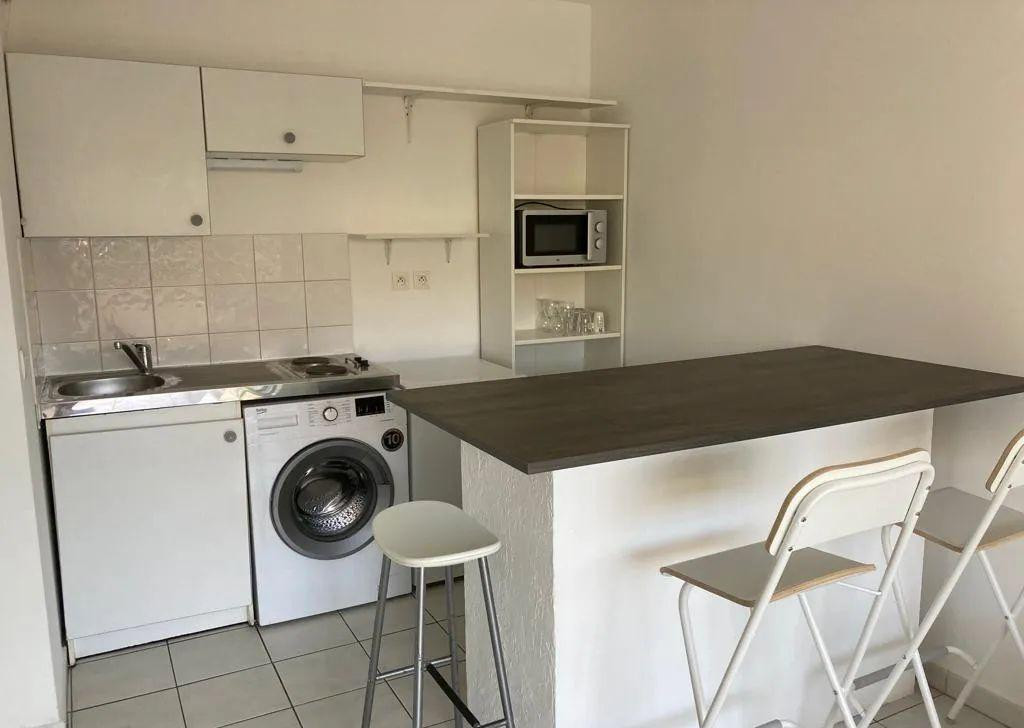 
                                                Location
                                                 T2 meublé 30m2 avec terrasse plein sud et parking