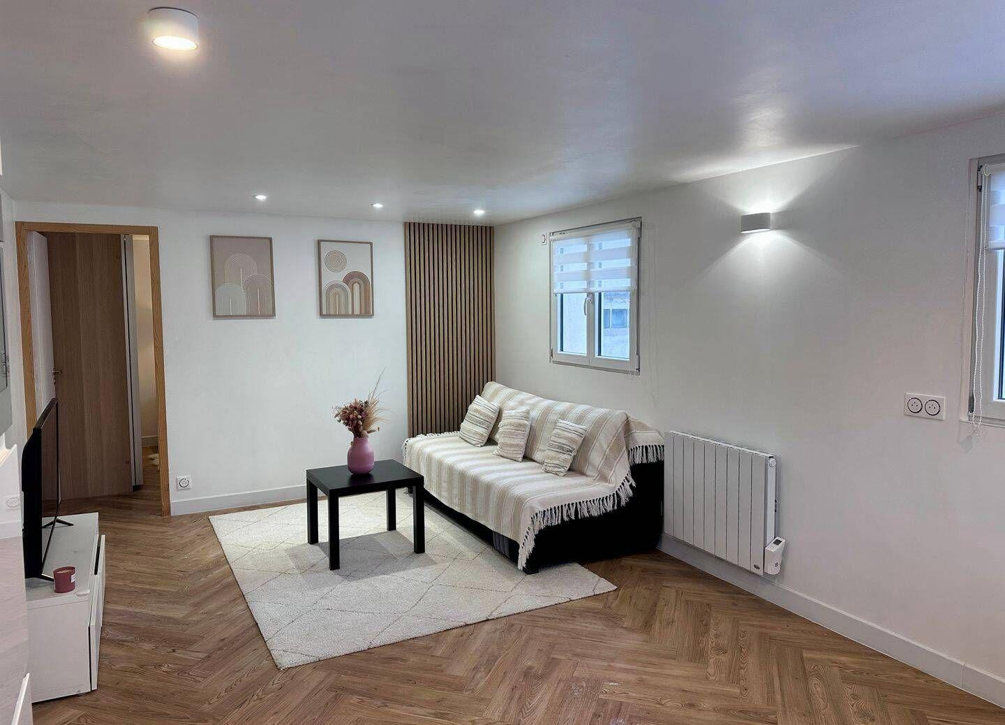 
                                                Location
                                                 T2 meublé 34m² rénové lumineux avec jardin