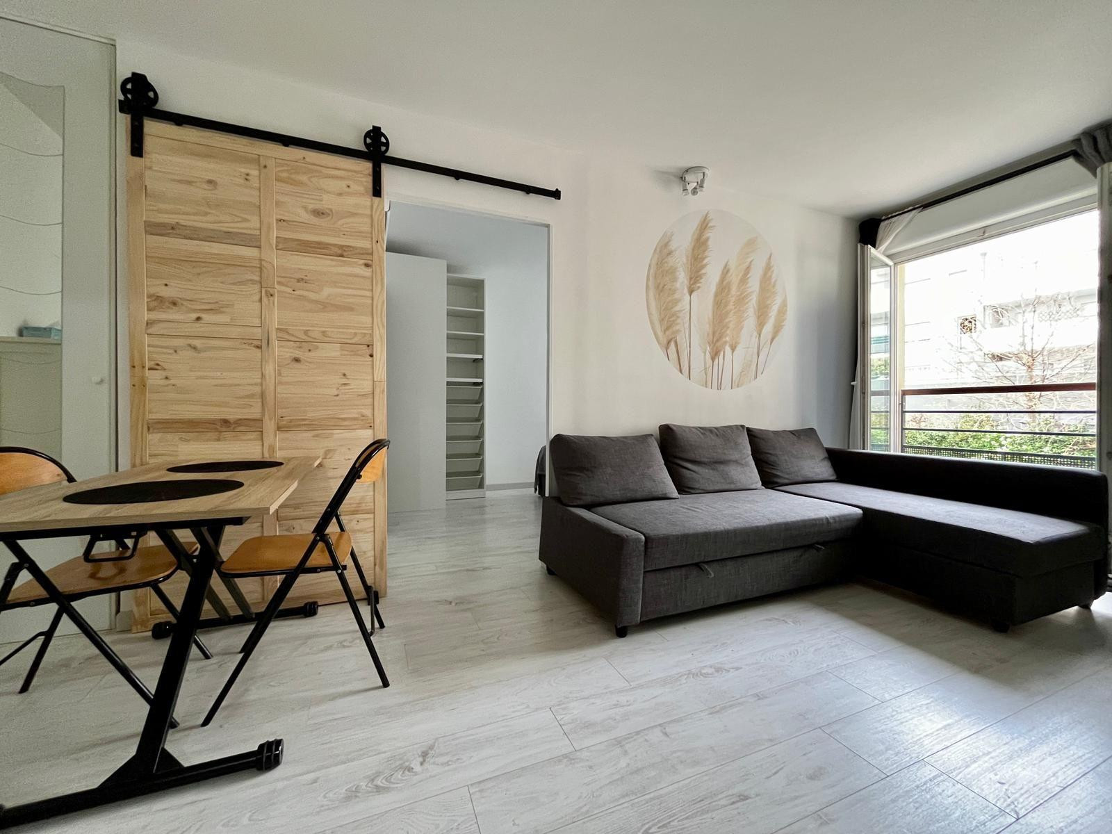 
                                                Location
                                                 T2 meublé 36 m² – Parking – moderne – central