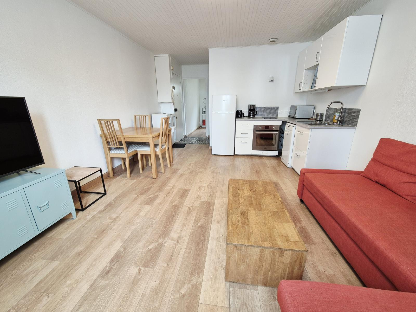 
                                                Location
                                                 T2 meublé 36m2 au calme entièrement rénové