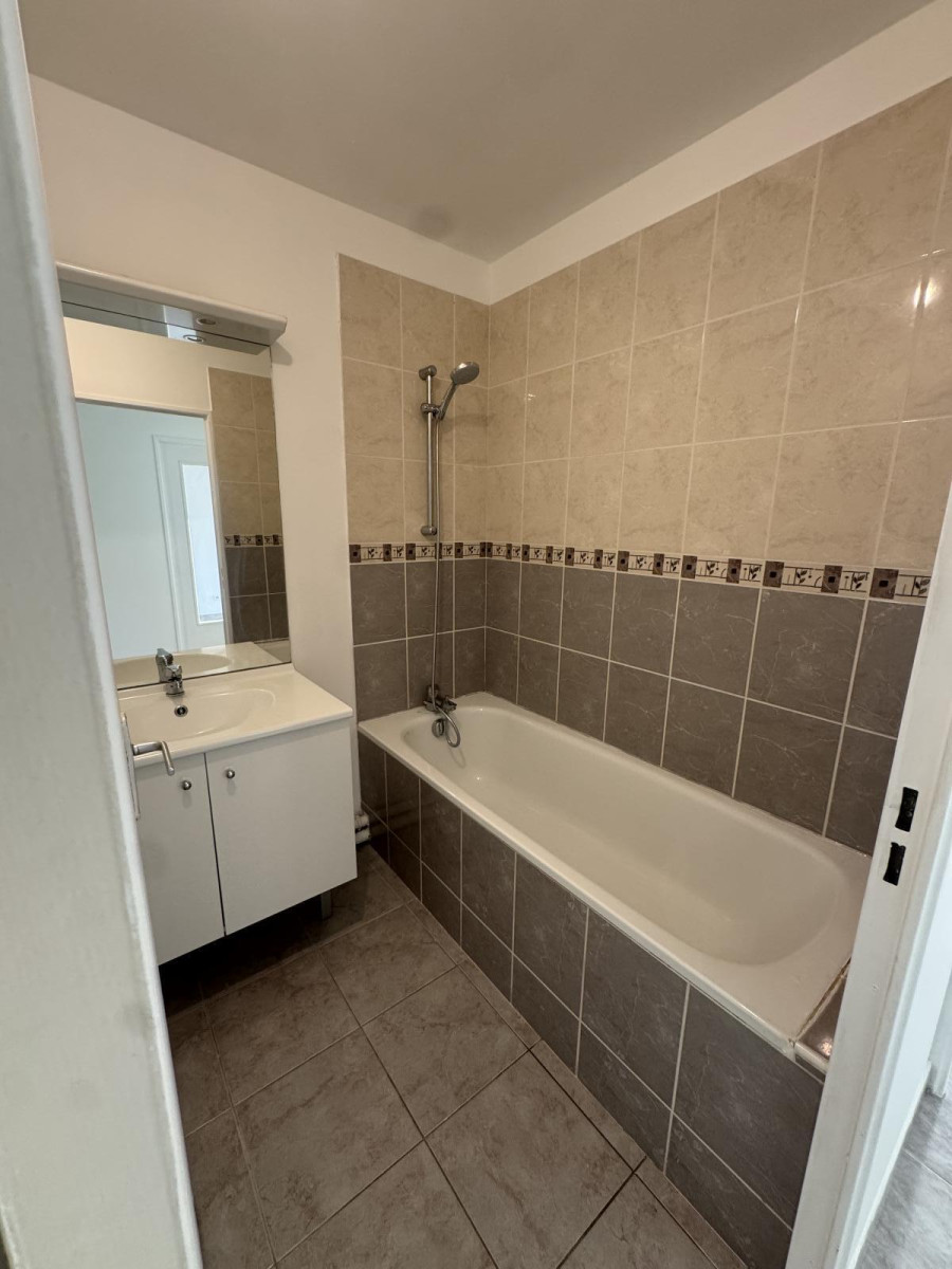 
                                                Location
                                                 T2 MEUBLÉ 37 m²  SAINT OUEN L’AUMÔNE