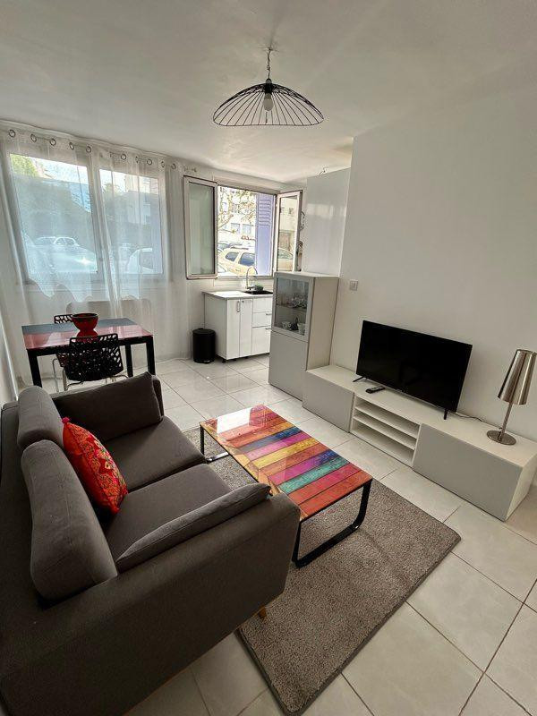 
                                                Location
                                                 T2 meublé 37m² Bonneveine Parking