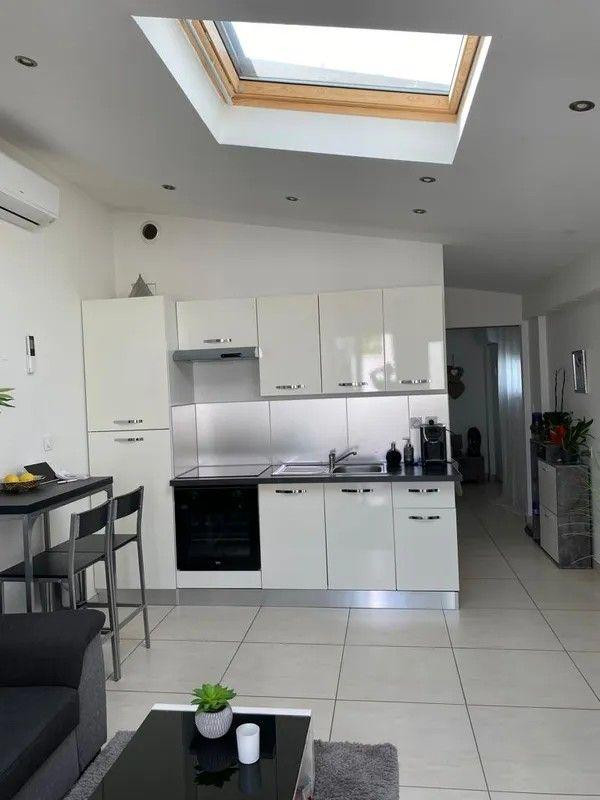 
                                                Location
                                                 T2 meublé 38m² avec belle terrasse 18m²