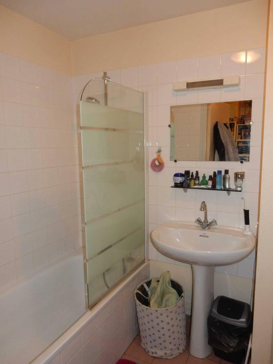 
                                                Location
                                                 T2 meublé 40 m² BAIL ETUDIANT / Place parking