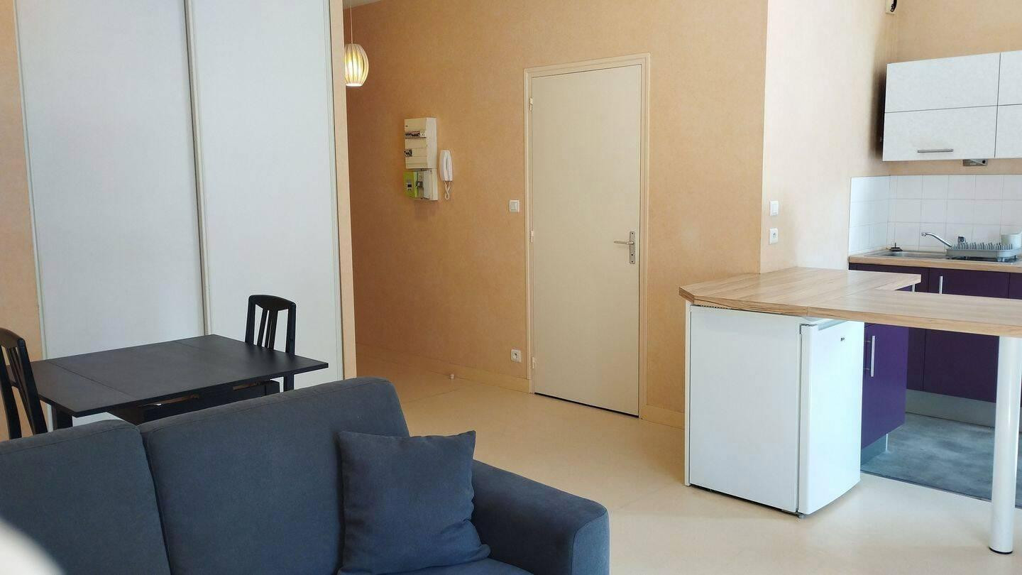 
                                                Location
                                                 T2 meublé 40 m² BAIL ETUDIANT / Place parking